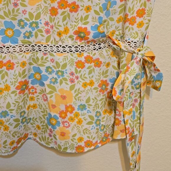 - Milk and honey floral peplum top size medium - Picture 4 of 8